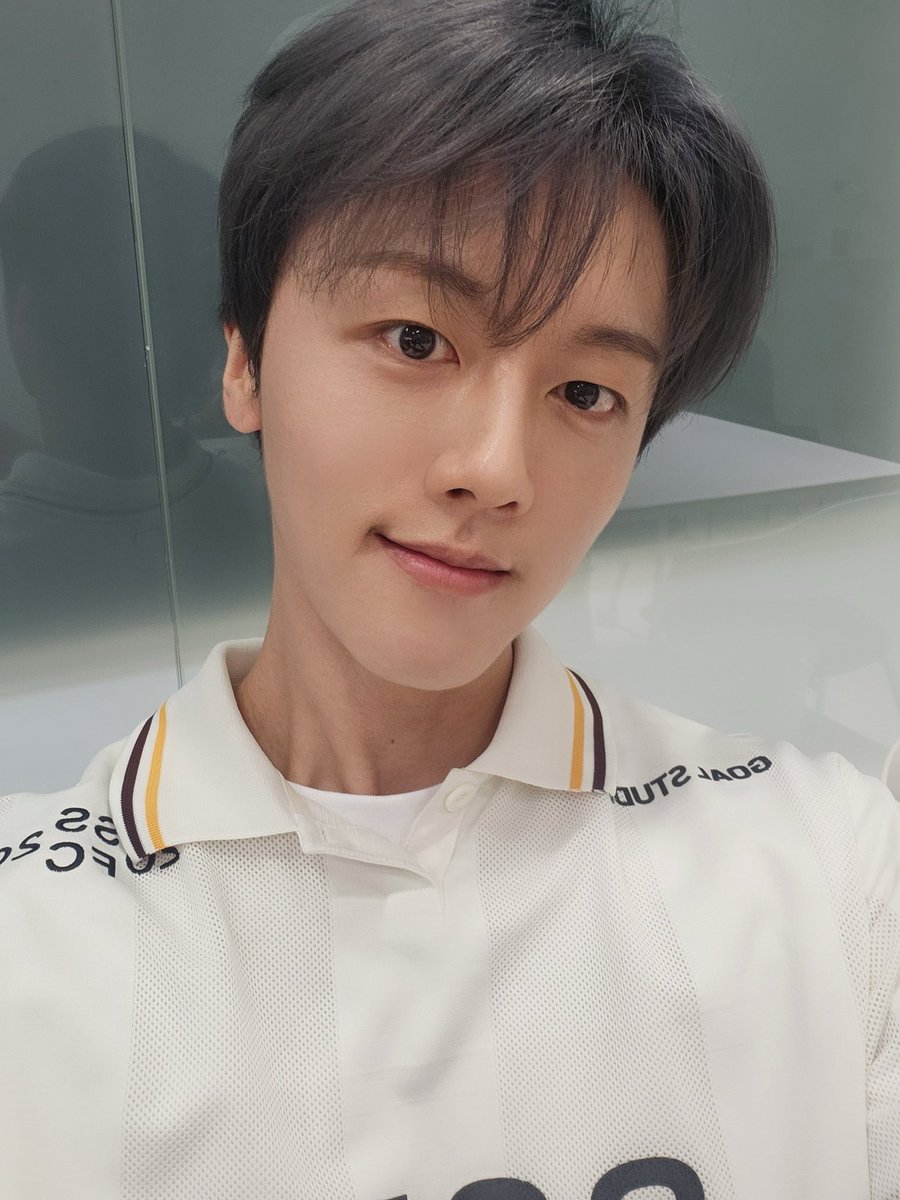 SF9official's tweet photo. 맛있는 점심 먹구 힘내요!! 수요일 화이팅😁
#SF9 #YOUNGBIN https://t.co/9WNK9Bu9Fv