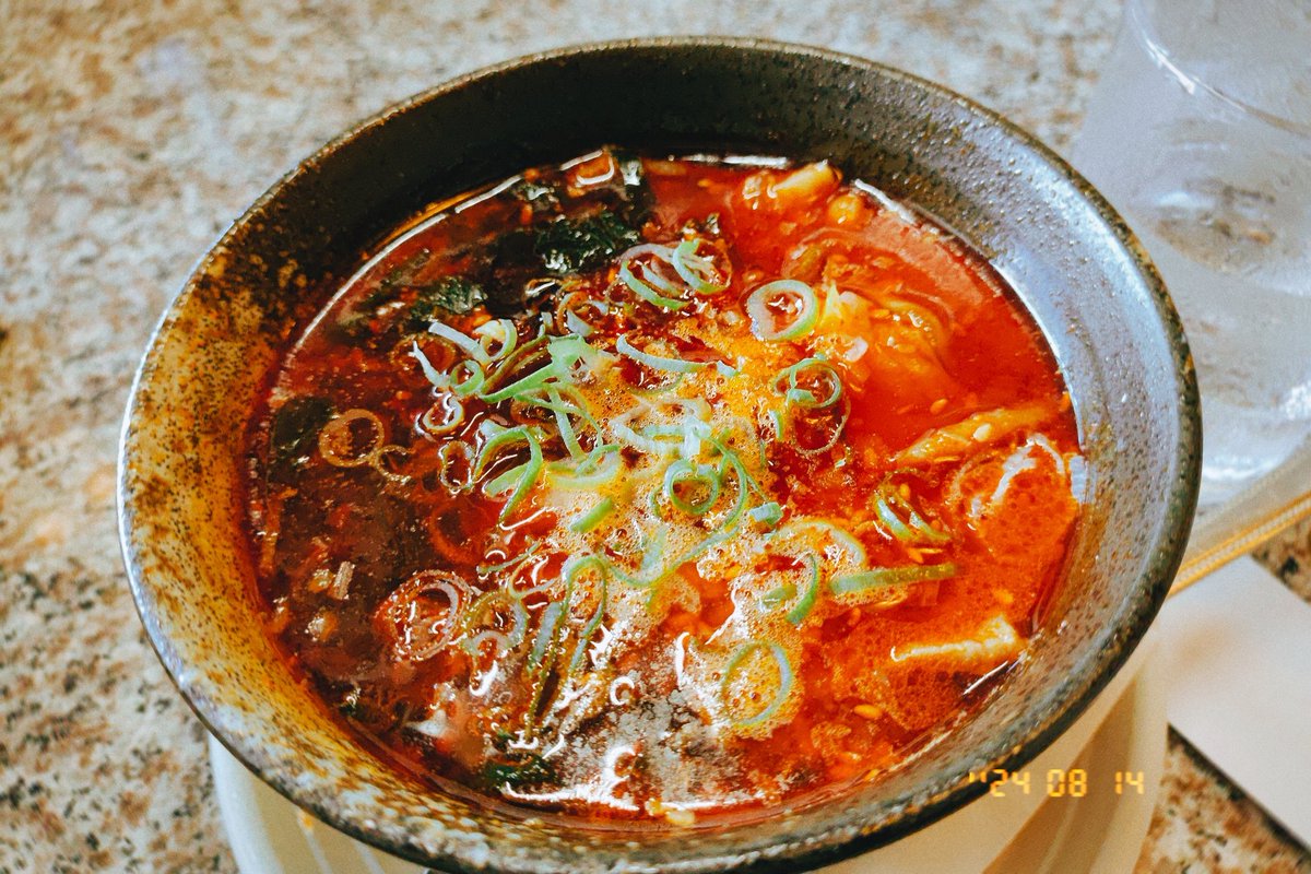 みて、地獄みたいな色のスープ 