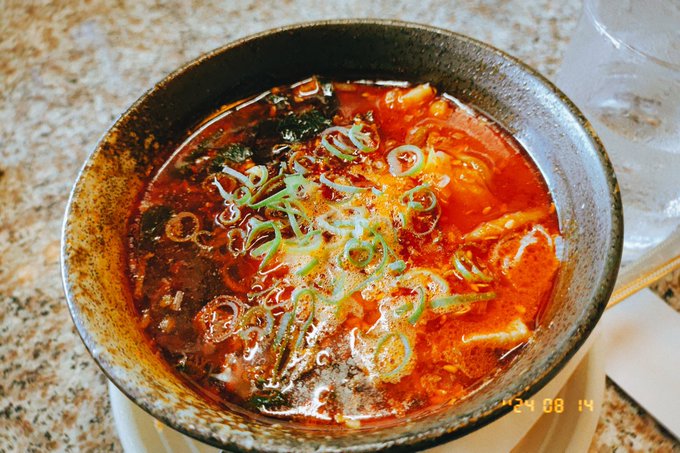 みて、地獄みたいな色のスープ 