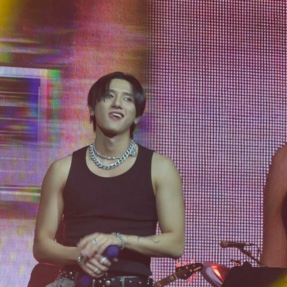 AshleyHamilto87's tweet photo. This delicious man last night killed it! Thanks for touring! @IMxSMEK Your music is fire! The band was amazing!
#offthebeattour #아이엠 #IM #koreanmusic https://t.co/rzcOOSxWkG