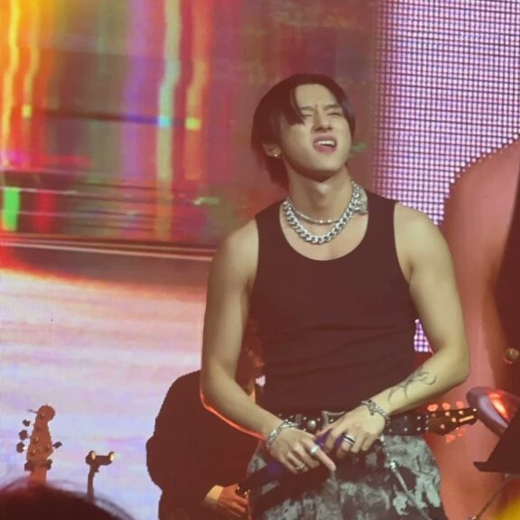AshleyHamilto87's tweet photo. This delicious man last night killed it! Thanks for touring! @IMxSMEK Your music is fire! The band was amazing!
#offthebeattour #아이엠 #IM #koreanmusic https://t.co/rzcOOSxWkG