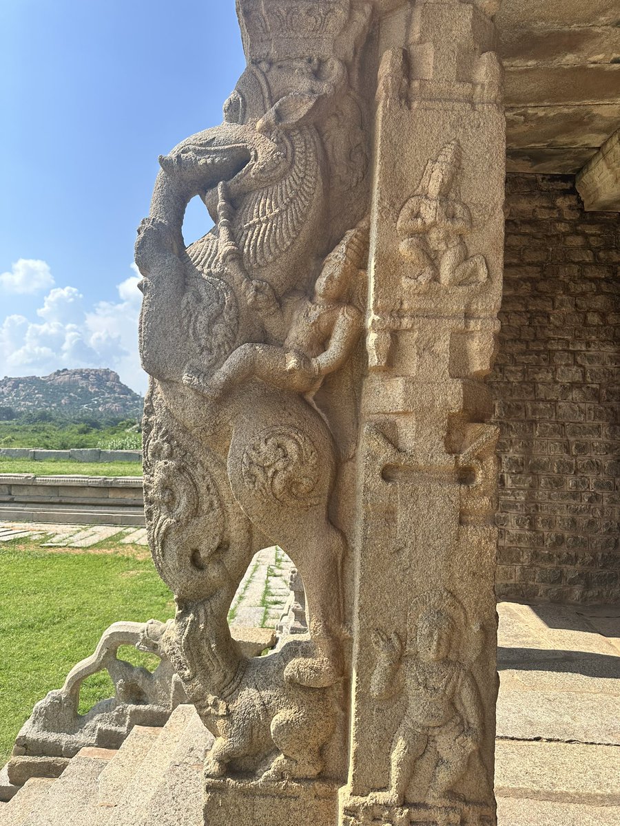 SMunigangaiah's tweet photo. Incredible Vijayanagara empire! Unbelievable history of glory, grandeur and valour!
1336 AD to 1565 AD Golden era of Indian History!
Hampi was second largest city in the world at the time !
#Forgottencity
@incredibleindia @unesco553 @EmpirePodUK https://t.co/0bU7KhTJxx