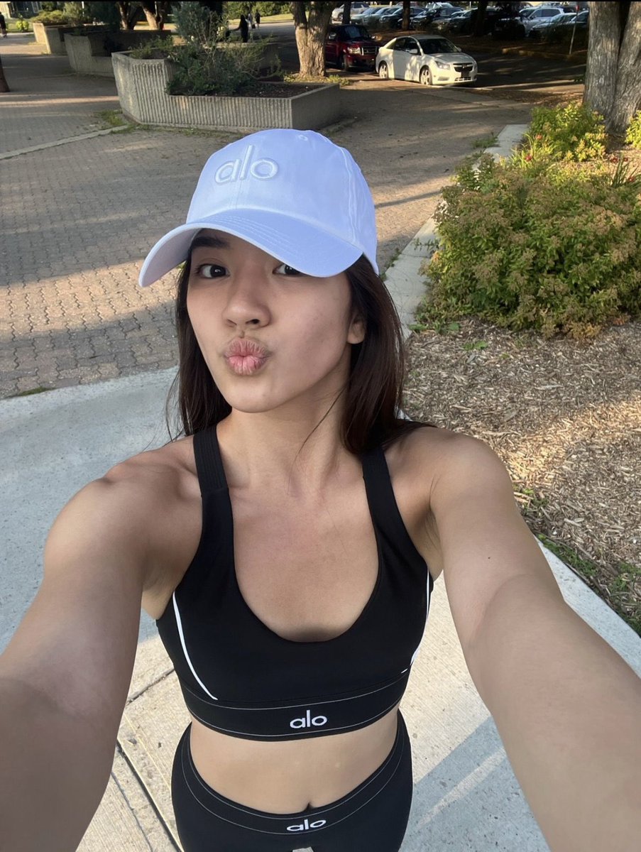 i need alo yoga to sponsor aiah and make her a brand ambassador cause.. I  MEAN.. do i need to say more just look at her