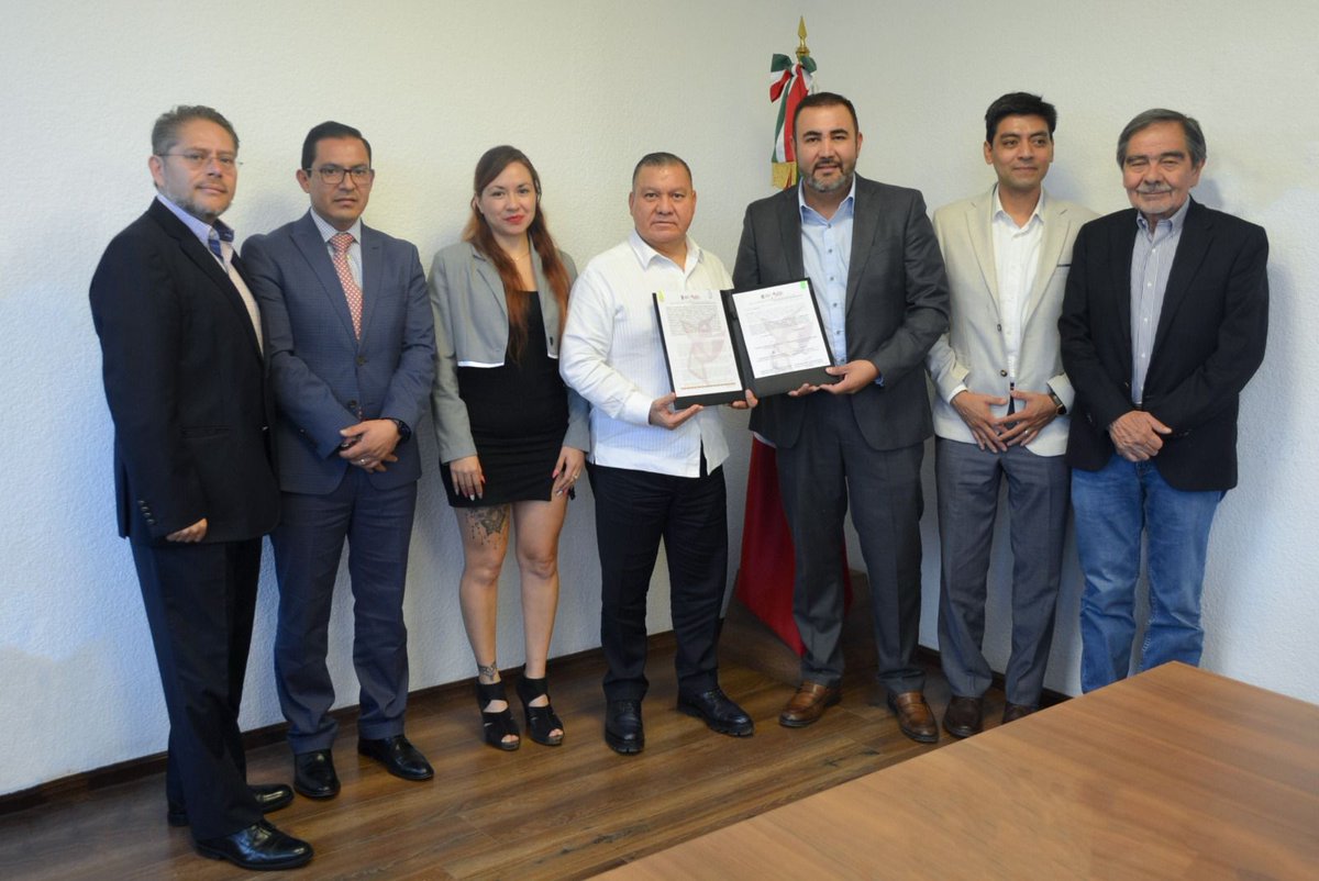 IMEVISedomex's tweet photo. Hoy el #IMEVIS y el @saascaem firmaron un contrato que contribuirá en la construcción de la Autopista Tultepec - Aeropuerto Internacional "Felipe Ángeles" - Pirámides. https://t.co/VF8PzhAQTR