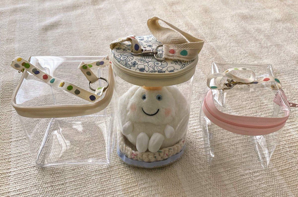 自己満足のwindy©️ポーチ 最初 白い左の少し余裕のあるサイズで作っ