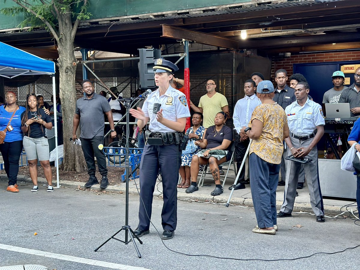 67ClergyCouncil's tweet photo. Another National Night Out in the books after being rained out last week. We got a chance to engage our community and  bond together in unity.

#NNO
#NationalNightOut
#GodSquad
#67Precinct https://t.co/E3zt5bjFHM