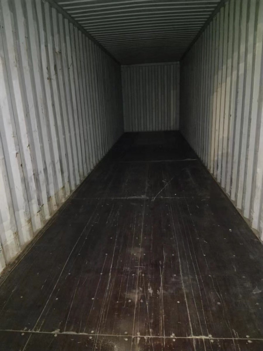🚢 Empty containers waiting for your goods! 🎯 Want to know more about pricing? Feel free to reach out for a quote and let us handle your logistics needs efficiently! 📦✨ #Logistics #Shipping #Quote