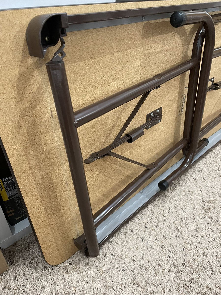 EstildeCraftwrk's tweet photo. Crafted so hard, I broke my table https://t.co/NN3JeRzW8N