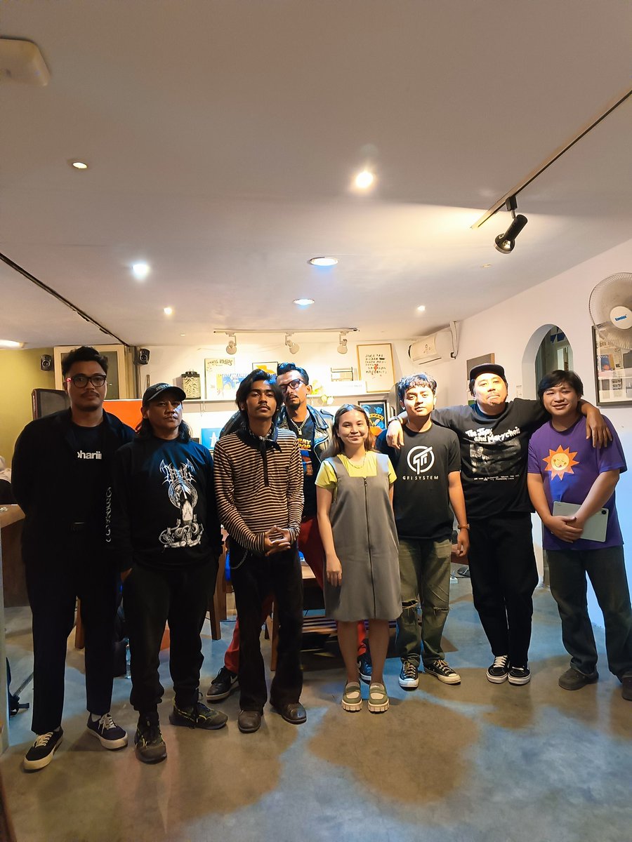 VolumeGigs's tweet photo. Mengunjungi Jrny Records untuk berdiskusi terkait Apakah Band band an tetap harus ke jakarta untuk dikenal??? https://t.co/KHPZ5NOrR8