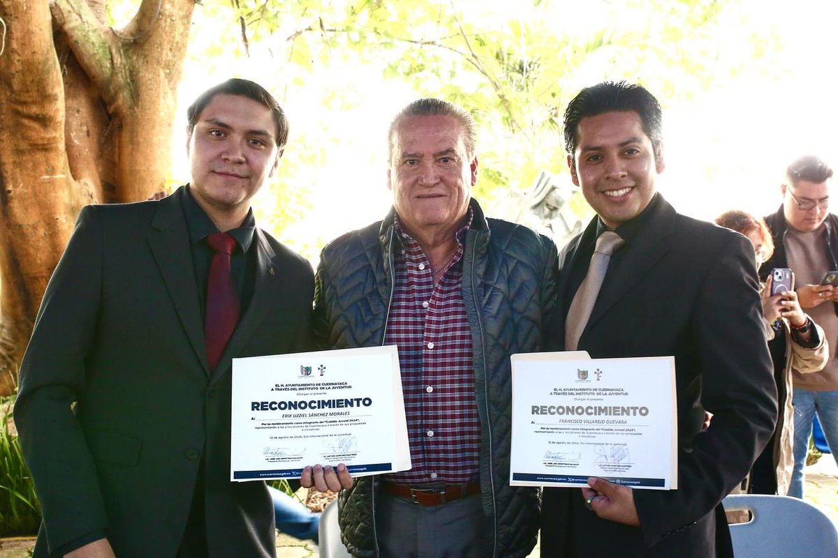 Participando en el Cabildo Juvenil, mis felicitaciones a los jovenes por su entusiasmo y aportaciones para un mejor desarrollo en nuestro Municipio.