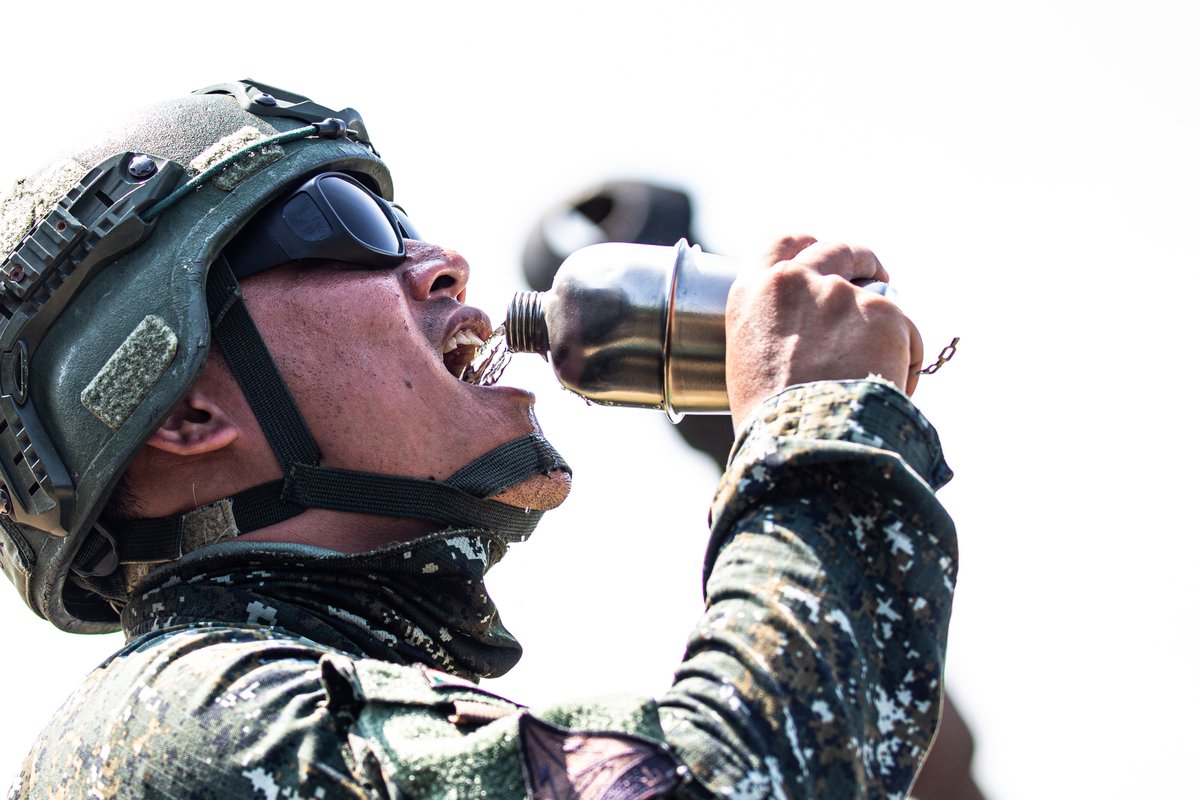 MoNDefense's tweet photo. During #ROCArmy heavy artillery live-fire exercise, soldiers sprinkled their toil, tears and sweat.
#WinnerWednsday
#DefendOurHomeland
#WinstonChurchill https://t.co/7XgnYFCfwj