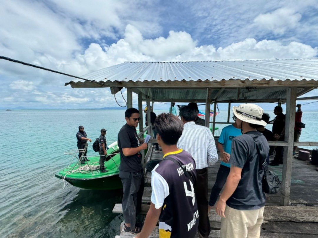 <a href="/mukminnantang/">Mukmin Nantang</a>, Putri Purnama dan 2 orang kampung ditahan oleh pihak Taman-Taman Sabah sekarang dan akan dibawa ke Balai Polis Semporna ketika mereka di Pulau Bodgaya, Semporna.

Mohon solidariti.

#PandangKeSabah #Bajau #BajauLaut #MasyarakatAdatLaut