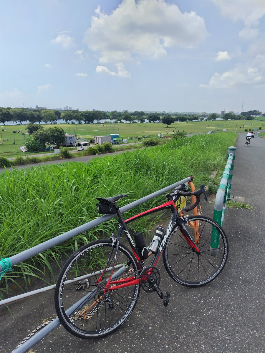 kaztime2's tweet photo. 今日は午前中、手賀沼まで80kmサイクリング
相変わらず暑いけど、薄曇りだっので日光にやられずバテはしなかったな😁
江戸サイは、お盆なのでサイクリストやランナーも少な目でした https://t.co/32rTZEVTL8