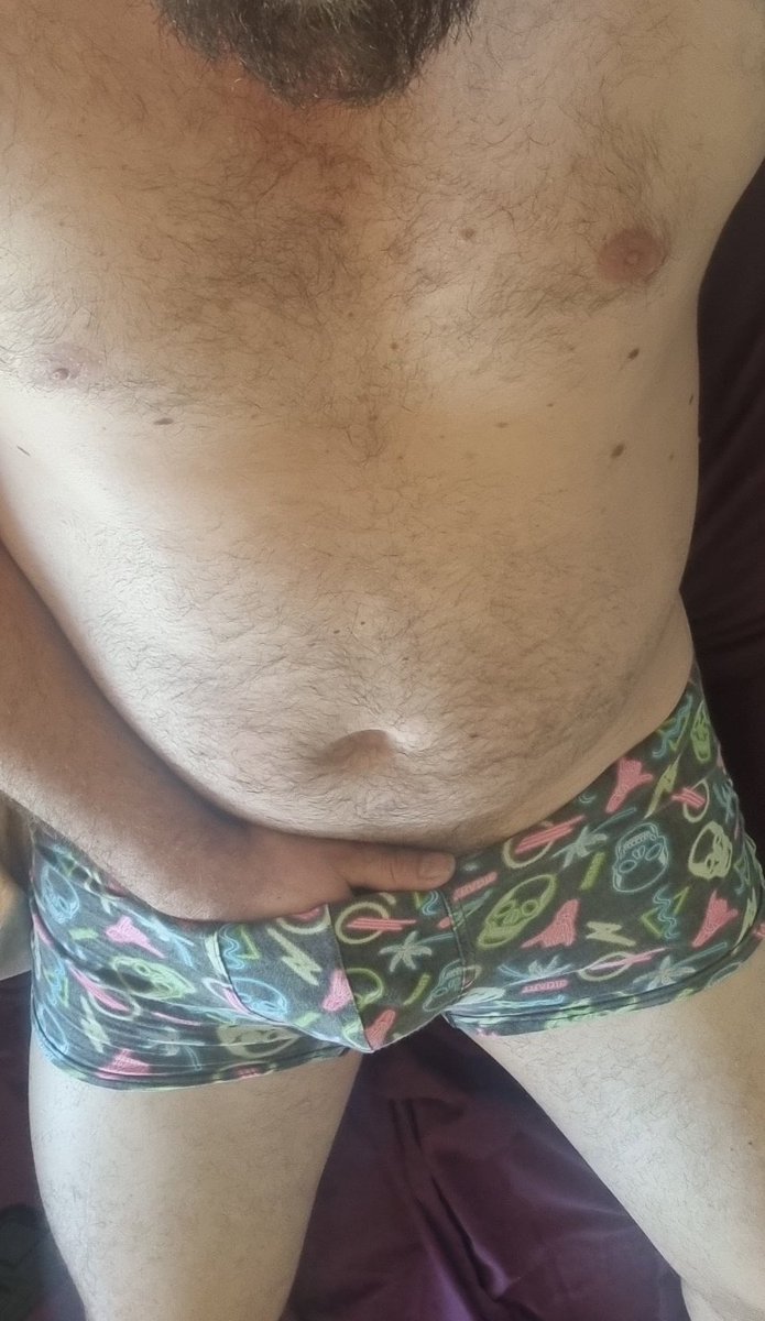 BeardRides_inc's tweet photo. Just in from work and time for some self service. Hope everyome is getting some love this #humpday

#wankwednesday #ruboneout #willywednesday https://t.co/f8g2ZTuDrg