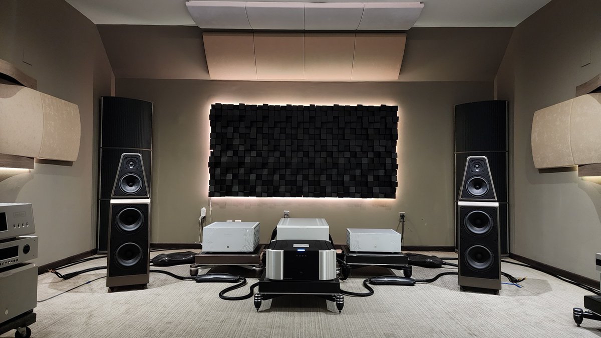 CMS_audio's tweet image. Our MAXXUM Amp Stands on display at Quintessence Audio Ltd.