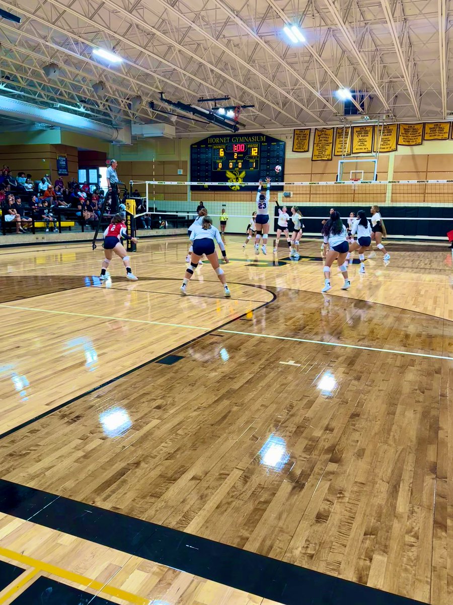 So proud of our Varsity on their first preseason win! Let’s keep it going patriots! 👏🏻🏐❤️ 

<a href="/SAVeteransHS/">Veterans Memorial High School</a> 
@JI_ATHLETICS
<a href="/VMHSMediaTeam/">VMHS Media</a>