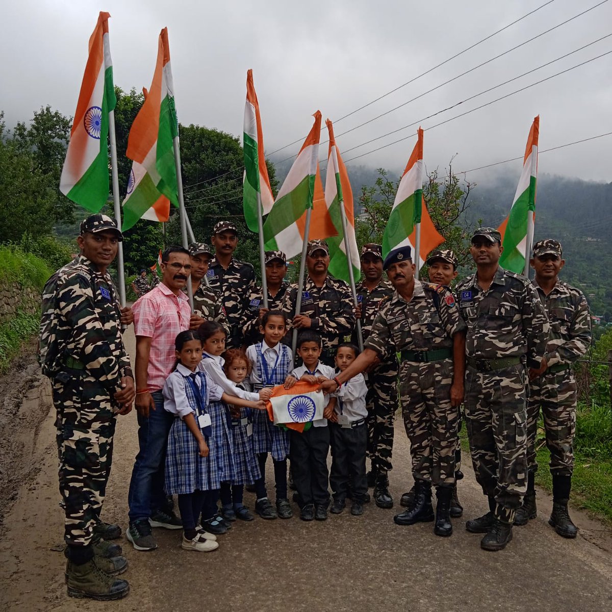 हर घर तिरंगा अभियान के अंतर्गत  दिनांक 13.08.2024 को अतिरिक्त प्रशिक्षण केंद्र सशस्त्र सीमा बल, सराहन के कार्मिकों द्वारा प्रशिक्षण केंद्र से बाजार तक तिरंगा रेली निकली गई ।