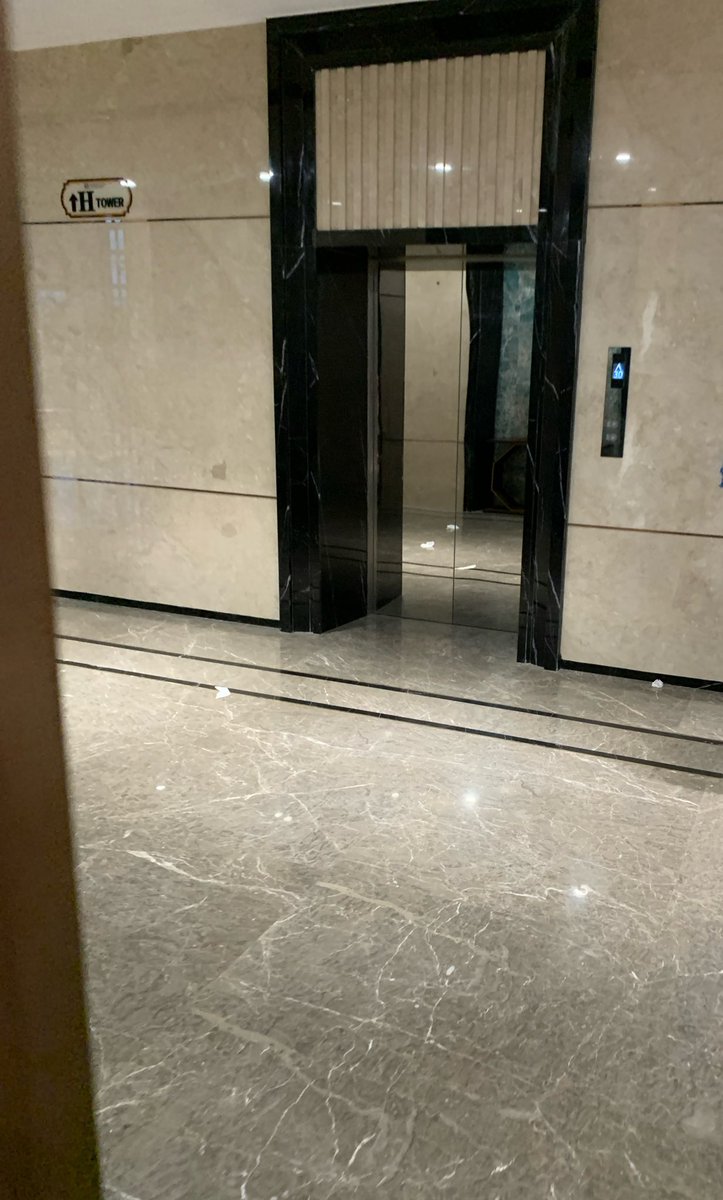 Mekdi____'s tweet photo. Anyone here?
#marinaseaviewresidence https://t.co/CMX85HENku
