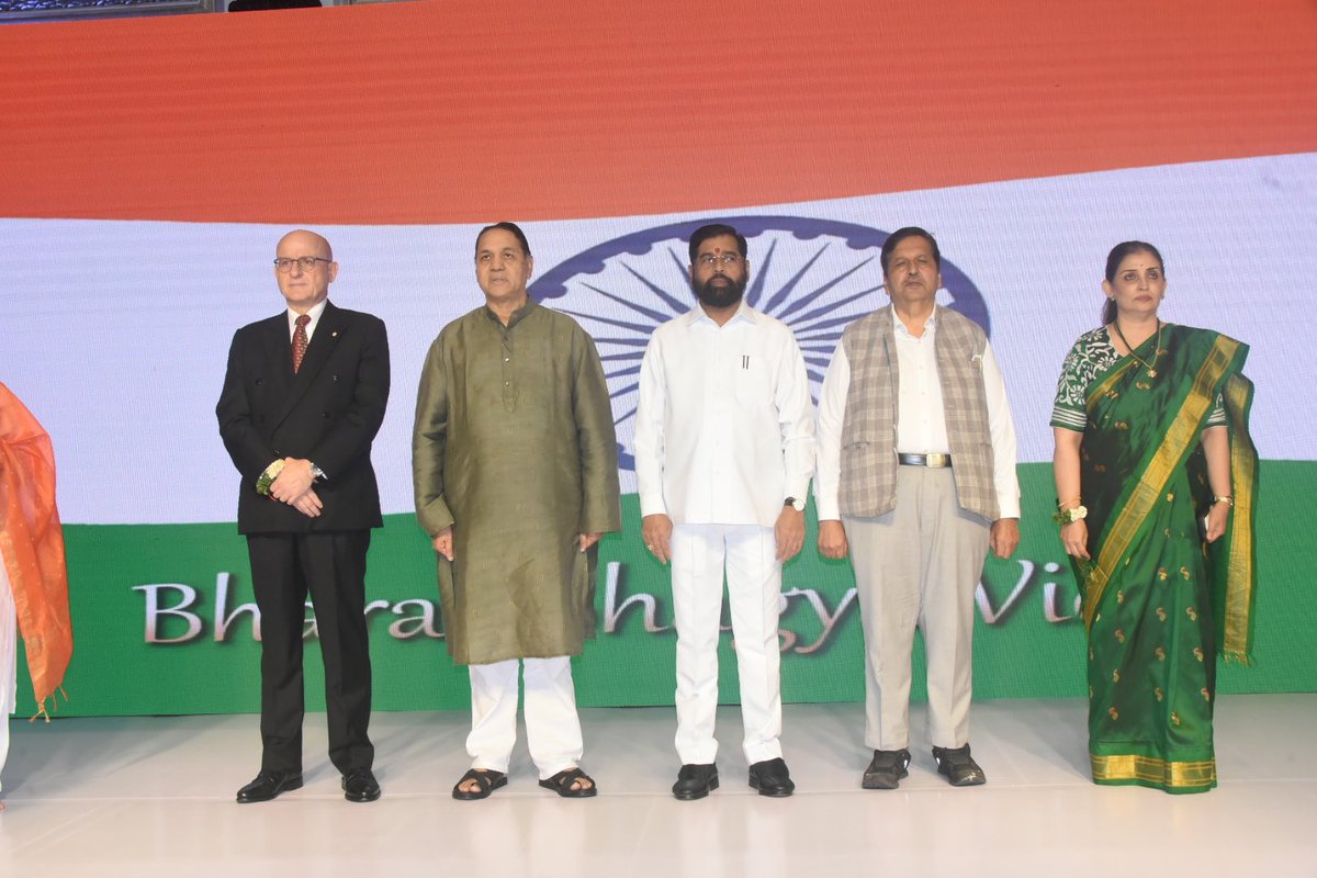 SwissCGMumbai's tweet photo. CG Martin Maier was honored to attend the special #IndependenceDay event hosted by @CMOMaharashtra @mieknathshinde. As the Dean of the Consular Corps CG Maier acknowledged the noble privilege of fellow CGs in strengthening the ties with 🇮🇳's growth engine Maharashtra &amp; its people https://t.co/rUs8CqsEbq