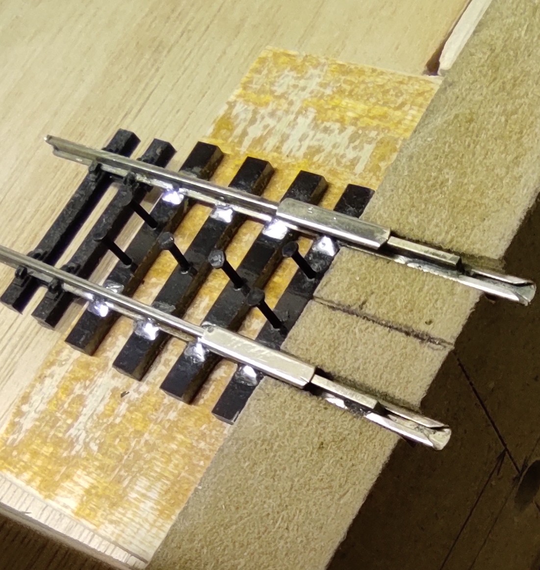 DibsYard's tweet photo. The MDF track alignment jig is doing its job.
#00gauge #oogauge #4mmscale #176scale #modelrailway #modelrailroad #modeltrains #TMRGUK #modelisme #modelbahn #hoscale https://t.co/BGKqDmRoyT