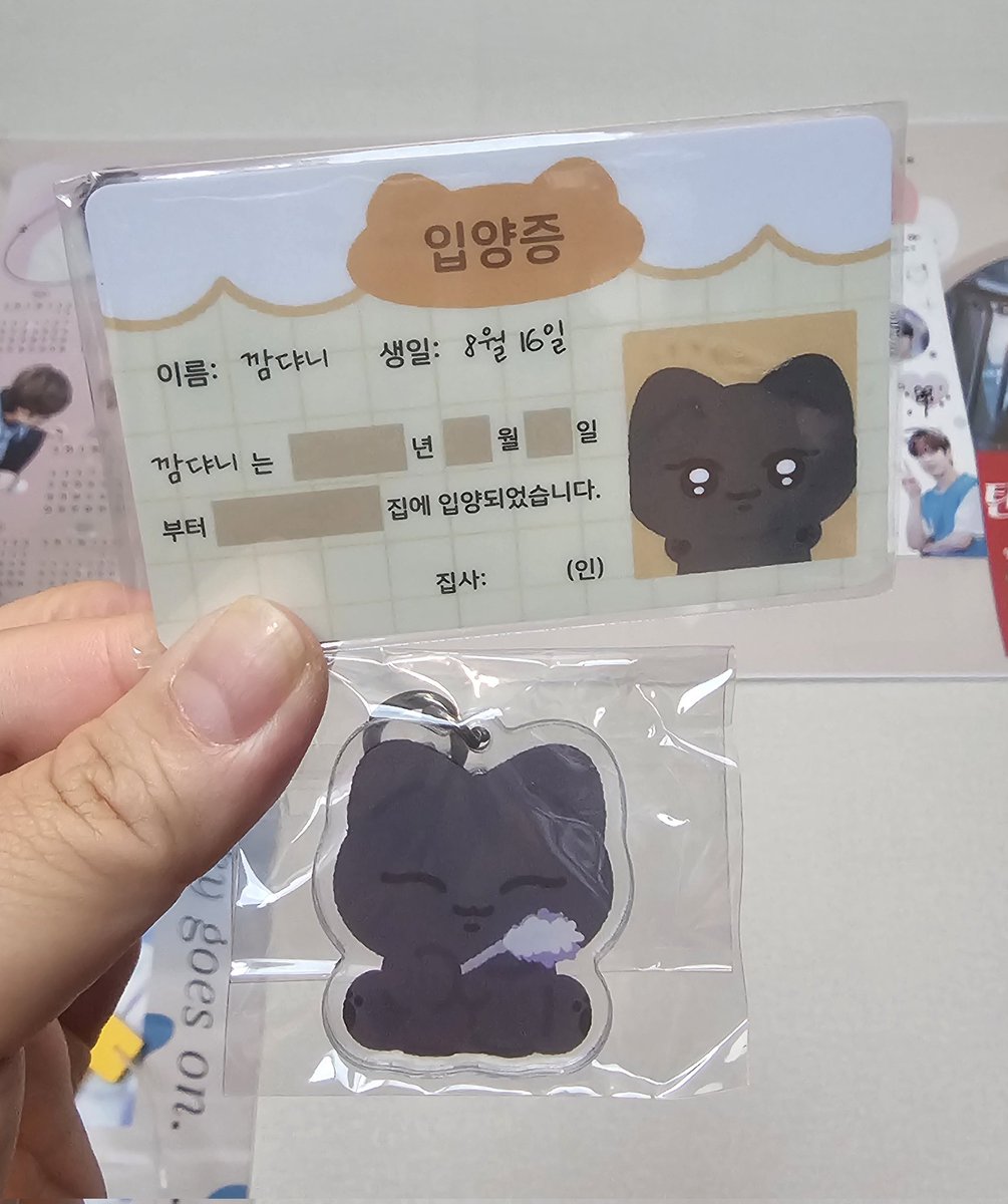 1월에 샀는데😭
드디어 왔다!! 깜댜니😭😭
모야!!! 겁나 귀엽쨔냐!!!