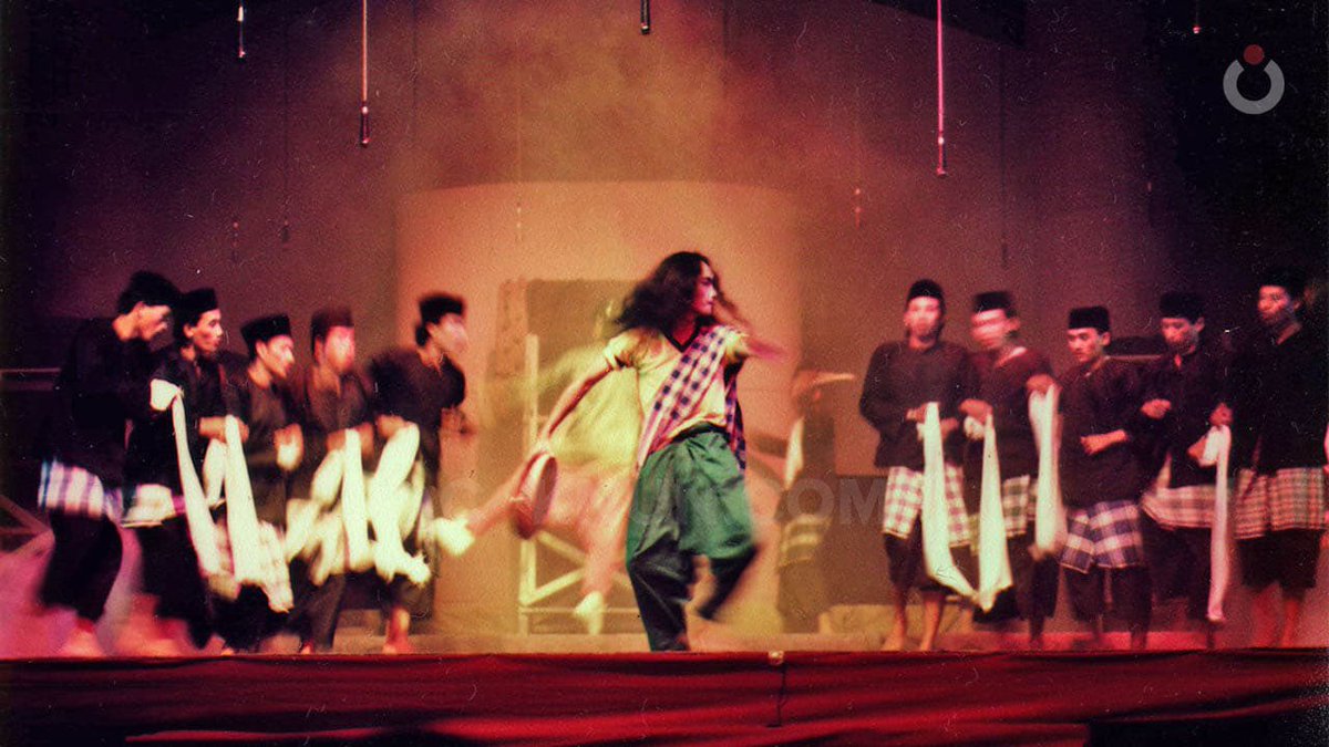 Di masyarakat yang telah dewasa, wanita yang memakai jilbab karena akidah surah cahaya, diberi ruang untuk mementaskan hak asasinya. 

Wanita yang memakai jilbab karena budaya, ditemani untuk menemukan kesejatiannya, disirami sebagai bunga kehidupan, yang mewakili keharuman