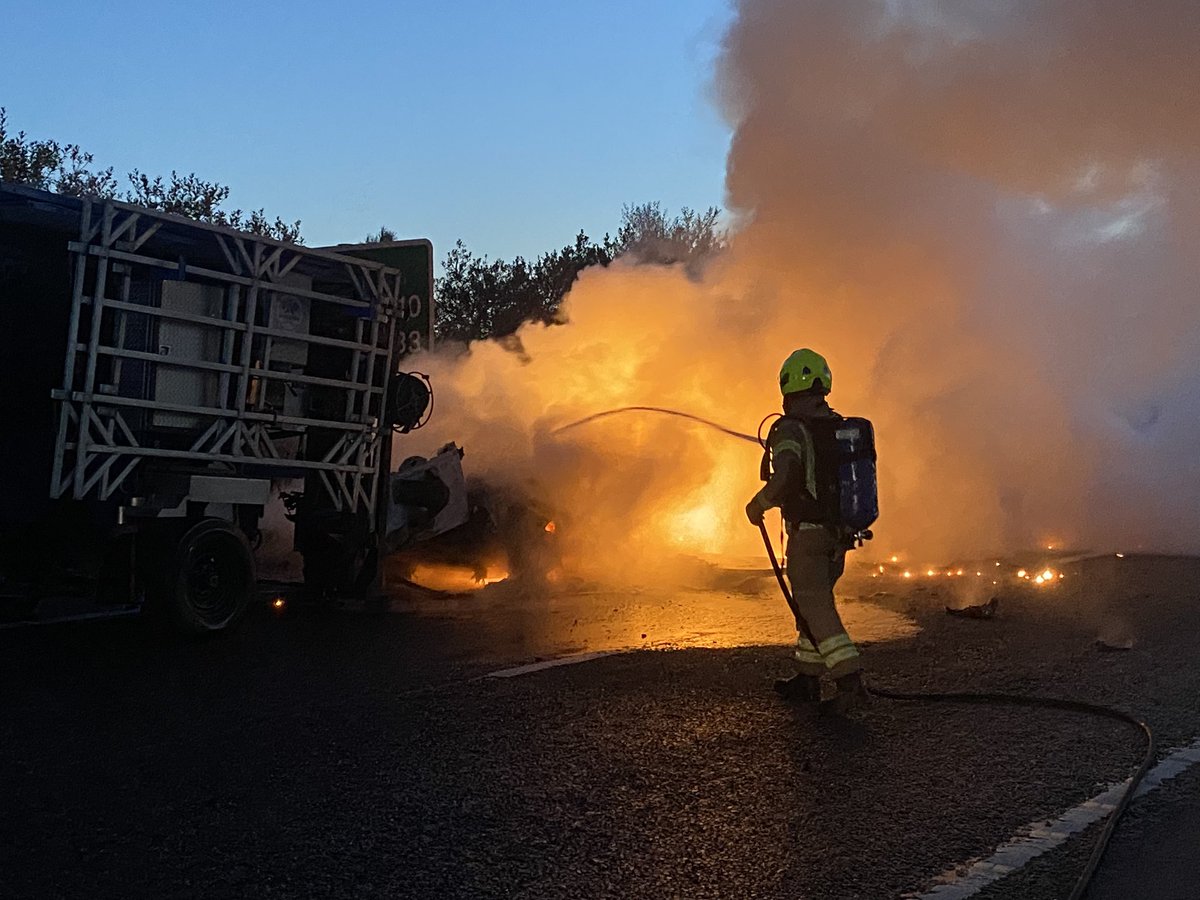 ⚠️ A30 Eastbound is closed for the moment whilst we deal with an incident ⚠️ 

📟 SHOUT - Car Fire, A30 between Eastbound (Bodmin side of Highgate Hill). 2 x FF’s in BA use 2 x Hose-Reel Jets (HRJ) to extinguish the fire. Crews making good progress. Police in attendance.

#A30