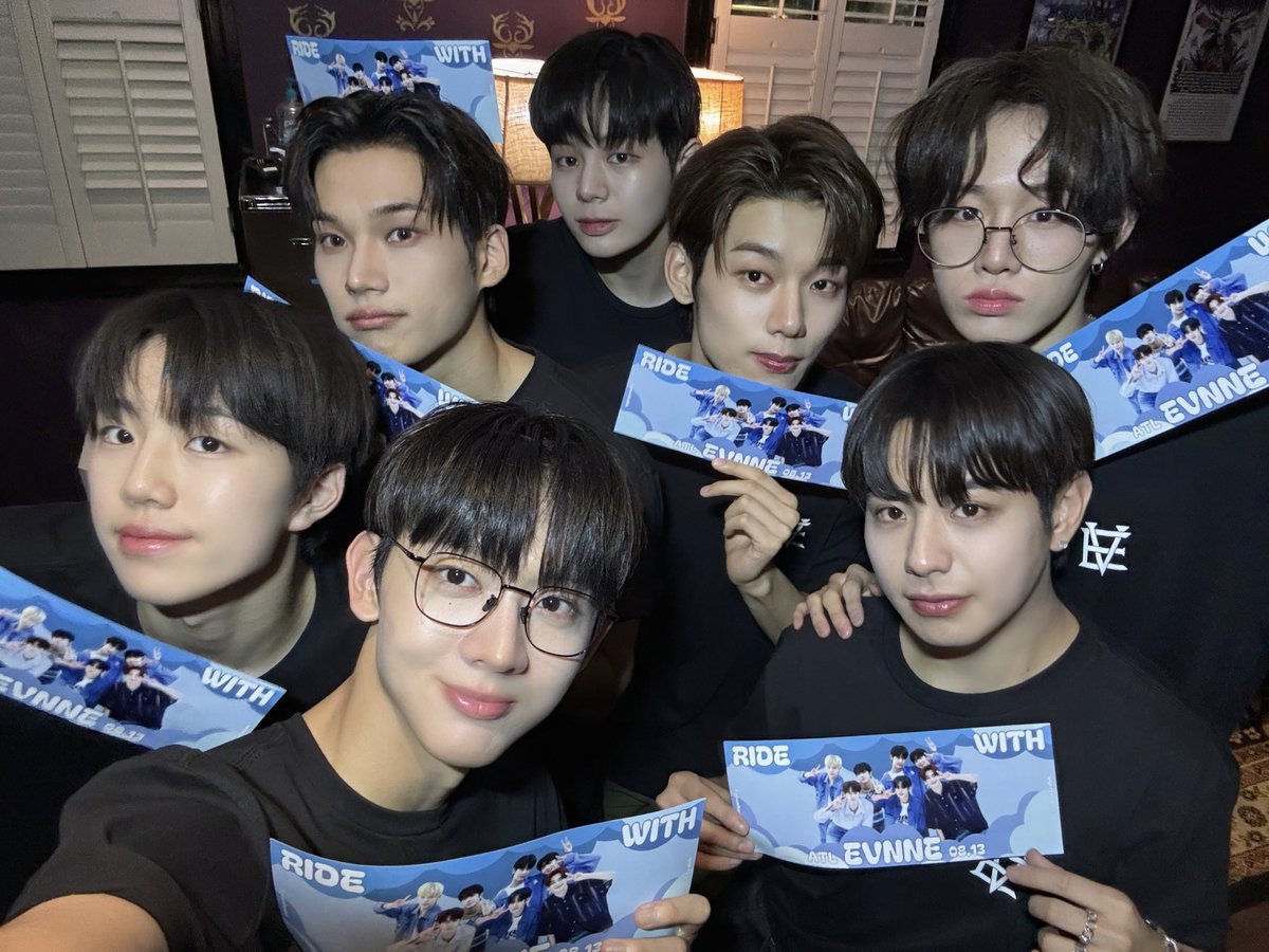 [📸] 240813 EVNNE SHOW[K]ASE TOUR IN AMERICAS ‘RIDE WITH EVNNE’ AT ATLANTA  이븐이들의 제일 친한 친구 엔브 🖤 오늘도 너무 재밌었어 🤗👋  #EVNNE #이븐 #EVNNEinNorthAmerica  #RIDE_WITH_EVNNE_TOUR