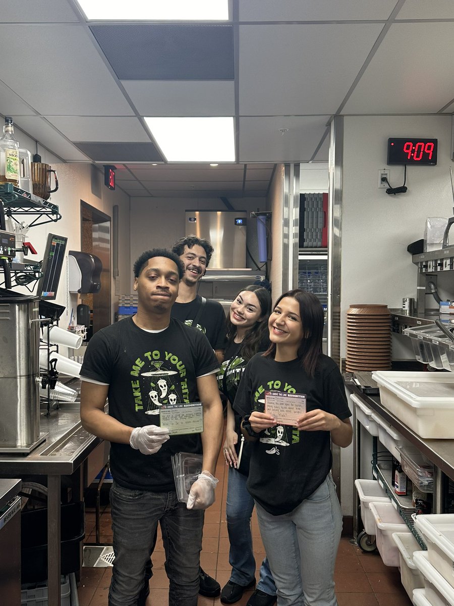 Two ATLs tonight🎉🎉 one for our food runner Jacobi for always going the extra mile to help the team and another for our host Chavalah for opening the door for all guest and reminding them about my chilis rewards! #chilis
