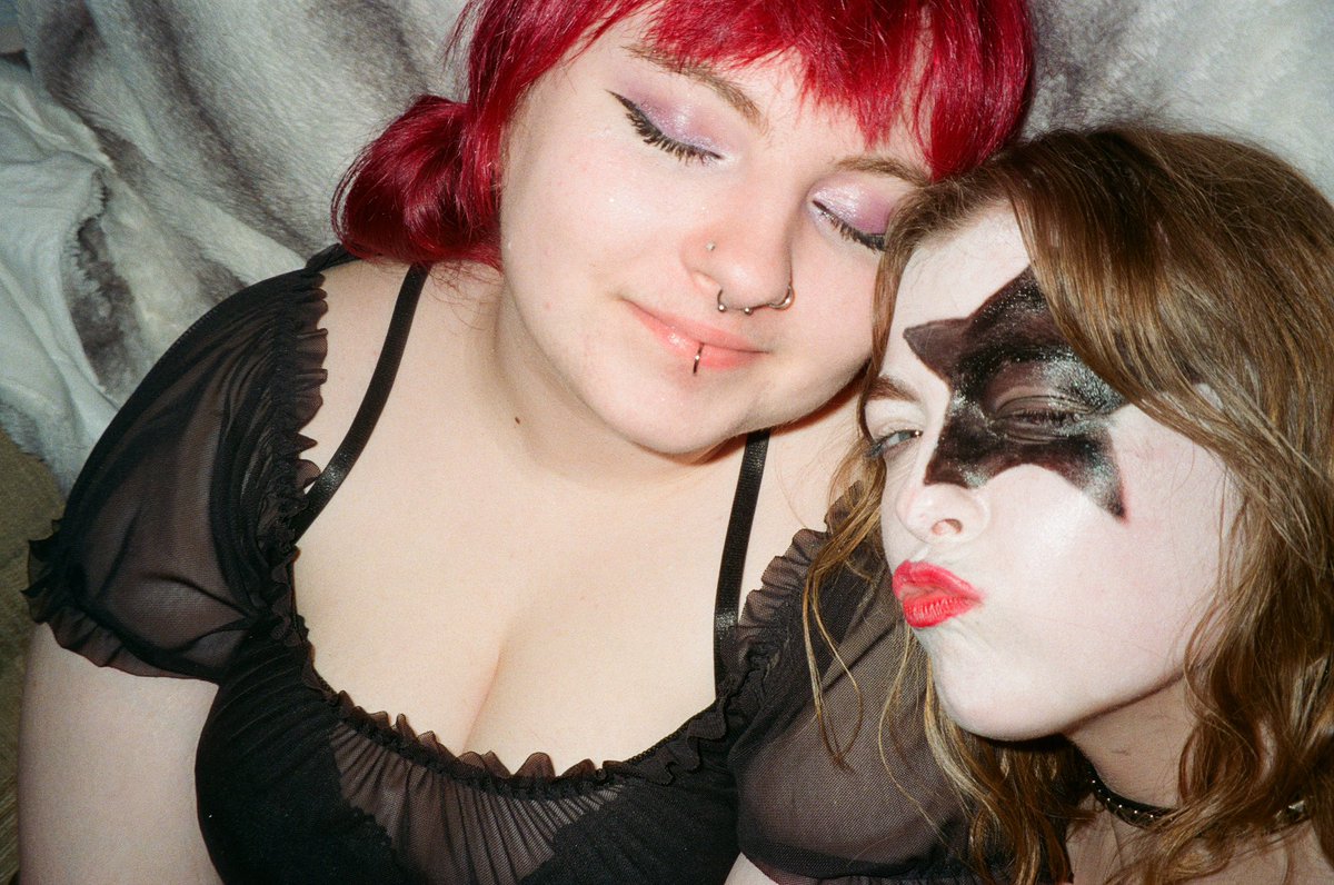 rottedluck's tweet image. ty for giving me a reason to post these, they are my pride and joy of halloweens ☄️