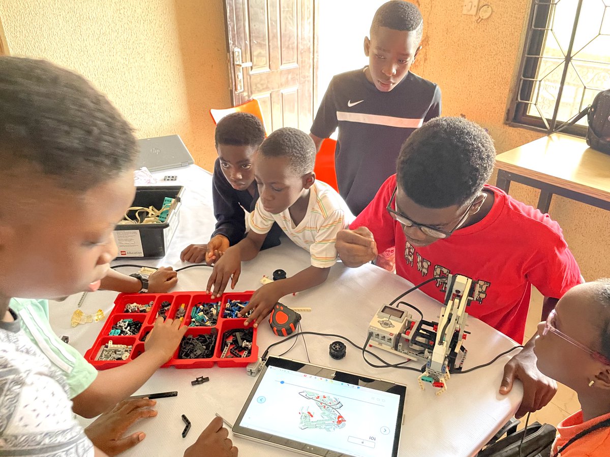 midtowntechhub's tweet image. Week 2 of Midtown Tech Hub&apos;s Vacation programme has been an absolute blast!💪🚀!

These Young innovators are diving into tech with creativity and enthusiasm.

Stay tuned as we ignite their Passion for the future!
 #Midtowntechhub #STEM #BeninCity #KidsInTech #TechSavvyKids
