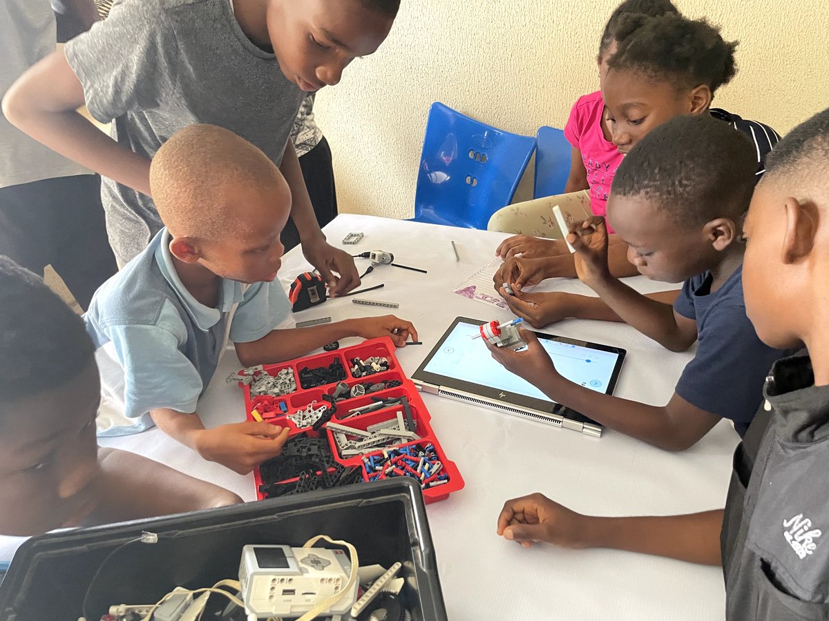 midtowntechhub's tweet image. Week 2 of Midtown Tech Hub&apos;s Vacation programme has been an absolute blast!💪🚀!

These Young innovators are diving into tech with creativity and enthusiasm.

Stay tuned as we ignite their Passion for the future!
 #Midtowntechhub #STEM #BeninCity #KidsInTech #TechSavvyKids