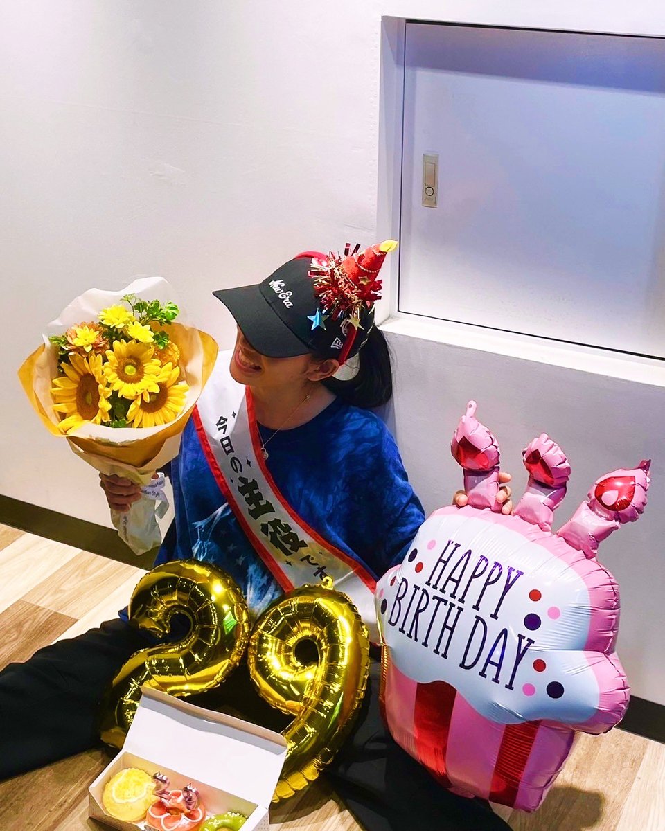 TOPnatsu's tweet photo. #happybirthday  

🌻🌻🌻

全ての出会いに感謝🍀
ありがとうございます✨

これからも"夏華"らしく🌻
(来年からは年齢にピー♪入ります笑)

#thankyou 💛 https://t.co/j4lL0UKShF