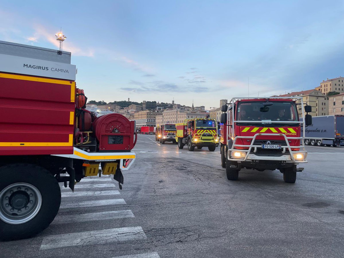 SecCivileFrance's tweet image. #Solidarité 🇬🇷🇫🇷 Partis hier de France à bord de leurs camions, les 180 sapeurs-pompiers et sapeurs-sauveteurs sont en route vers la #Grèce.

👨‍🚒 Ils seront sur place dès ce soir pour appuyer les secours locaux dans la lutte contre les #FeuxDeForêt.
#EuCivPro🇪🇺