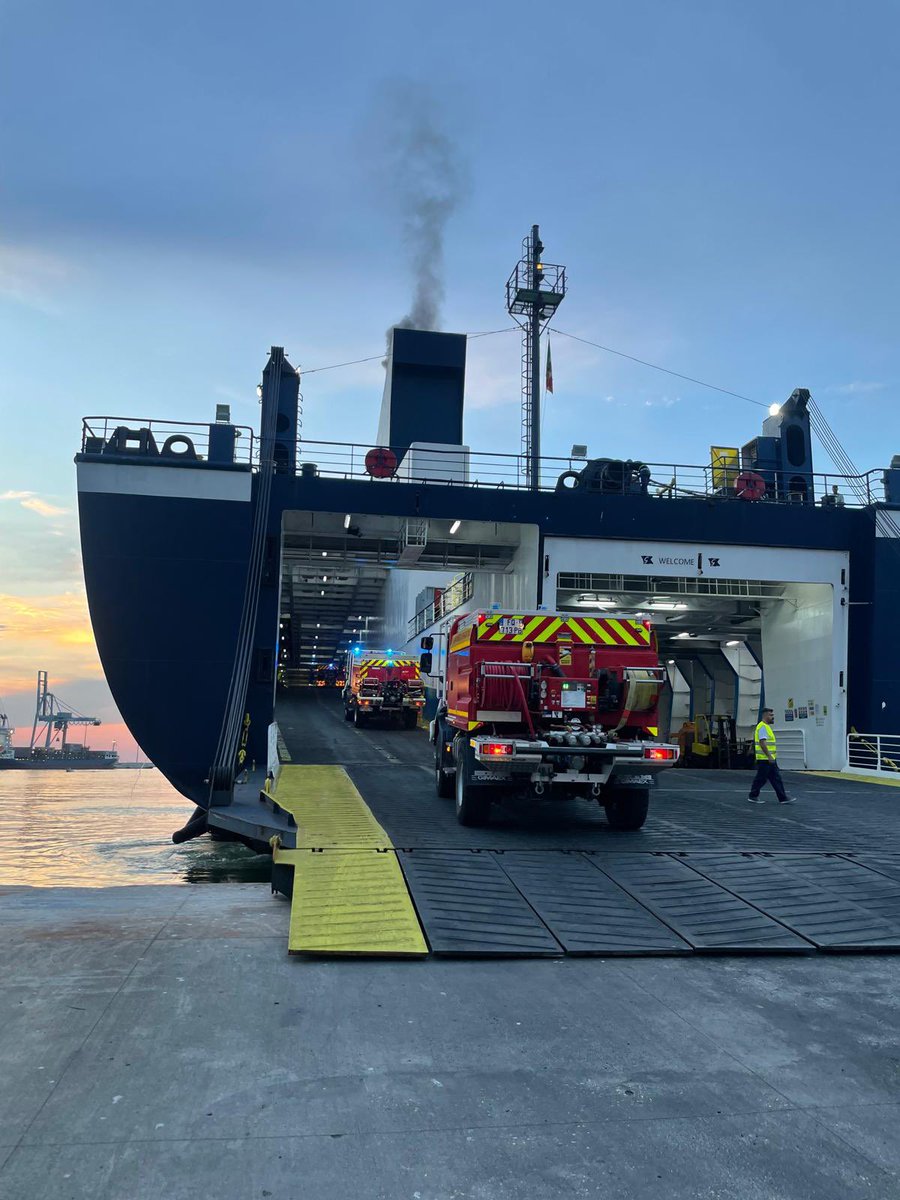 SecCivileFrance's tweet image. #Solidarité 🇬🇷🇫🇷 Partis hier de France à bord de leurs camions, les 180 sapeurs-pompiers et sapeurs-sauveteurs sont en route vers la #Grèce.

👨‍🚒 Ils seront sur place dès ce soir pour appuyer les secours locaux dans la lutte contre les #FeuxDeForêt.
#EuCivPro🇪🇺