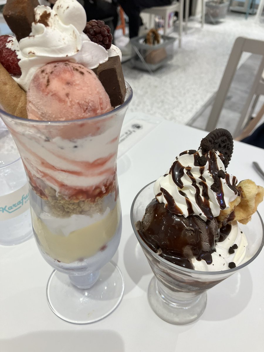 wanko07071016's tweet photo. 映画観た帰りに、からふね屋CAFEでパフェ食べてきた✨
種類多過ぎて迷ってしまい決めるのに10分以上かかってしまった😅
味も見た目も良かったのでまた行きます！ https://t.co/9Ql3niOQVR