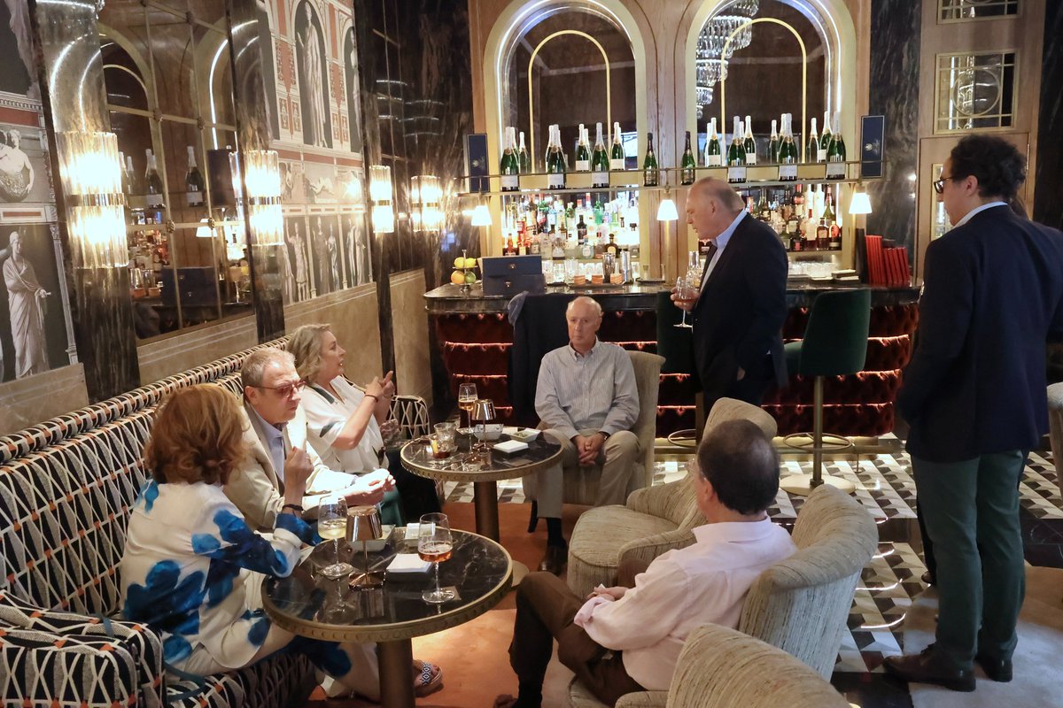 Conecta_CLM's tweet image. Así fue nuestro encuentro con el periodista y presentador de televisión, @PedroPiquerasG
#pedropiqueras #asociacionperiodistas #clubconecta