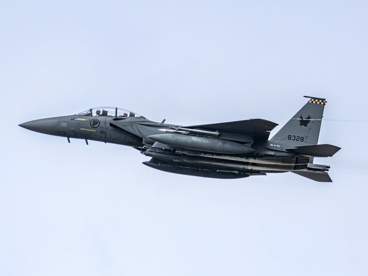 timothy_lkh_'s tweet photo. #TheRSAF F-15SG with live missiles
#実弾を貼る https://t.co/PL9yS16ZTj