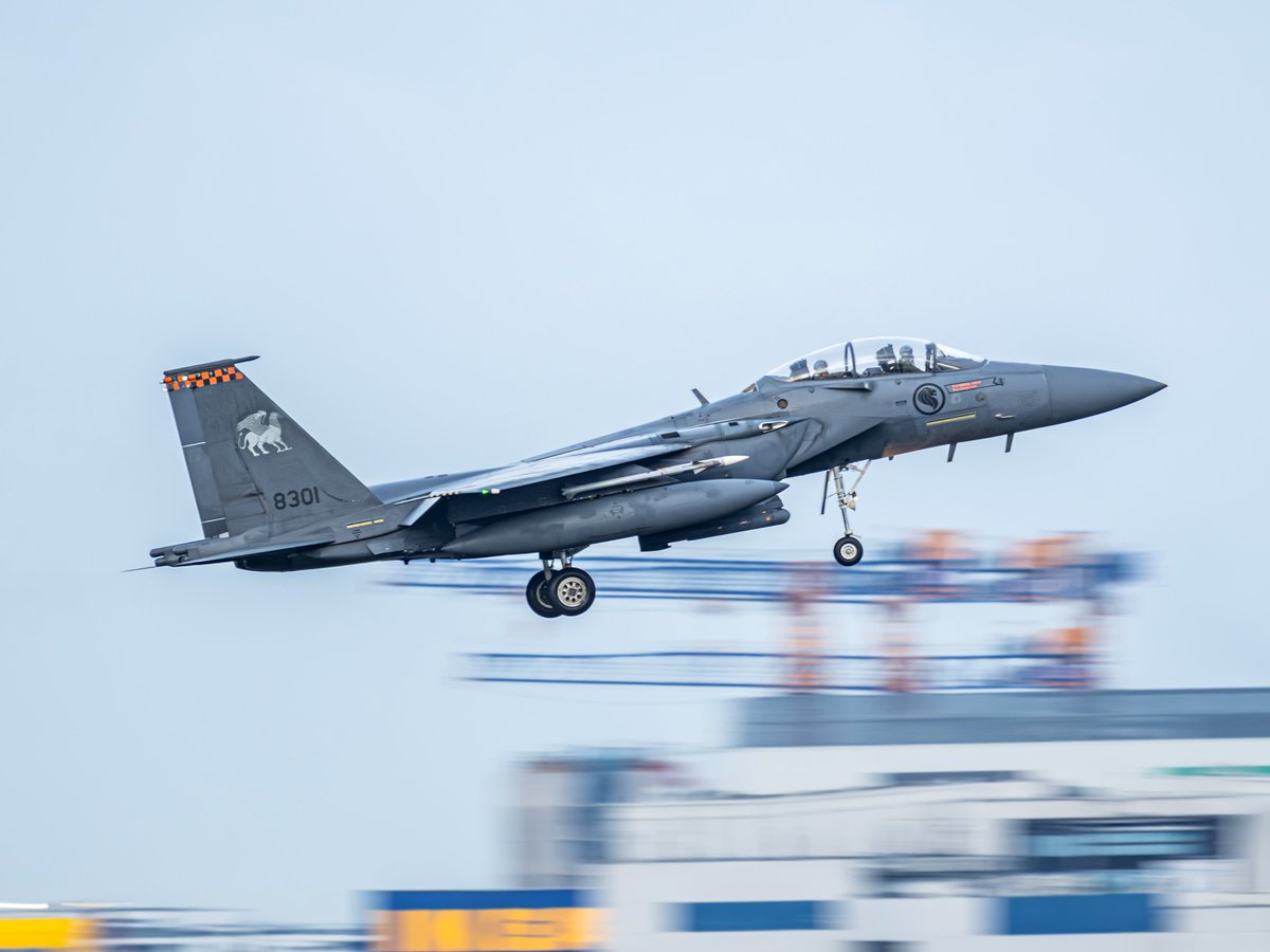timothy_lkh_'s tweet photo. #TheRSAF F-15SG with live missiles
#実弾を貼る https://t.co/PL9yS16ZTj