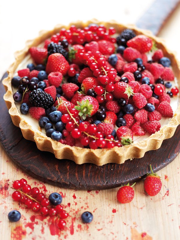 Nigella_Lawson's tweet photo. #RecipeOfTheDay is my No-Fuss Fruit Tart! Frankly, it could hardly be easier: it’s got a biscuit base, and the filling involves just a bit of light stirring in a bowl. It’s also this month’s #Cookalong, and there’s a link to that below the recipe intro https://t.co/eBzuv6FURr https://t.co/EvFL11yvPh
