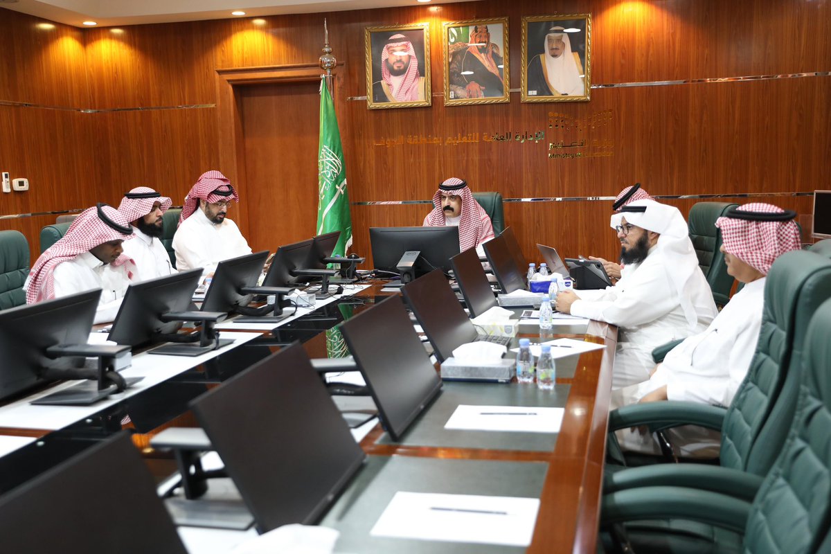 نظمت إدارة #تعليم_الجوف ممثلةً في "قسم التوجيه الطلابي" لقاء "عن بعد" بعنوان: "برامج وخدمات التوجيه الطلابي في ضوء تمكين المدرسة".
وتناول اللقاء عدة محاور هادفة لتحقيق تكامل وتناغم بين الأسرة والمدرسة ضمن منظومة عمل موحدة، لتوفير بيئة تعليمية جاذبة تهيء فيها الطلبة للعودة