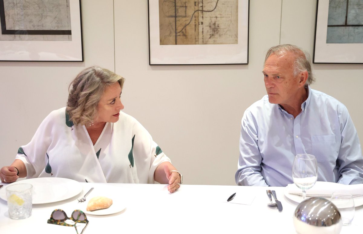 Conecta_CLM's tweet image. Así fue nuestro encuentro con el periodista y presentador de televisión, @PedroPiquerasG
#pedropiqueras #asociacionperiodistas #clubconecta