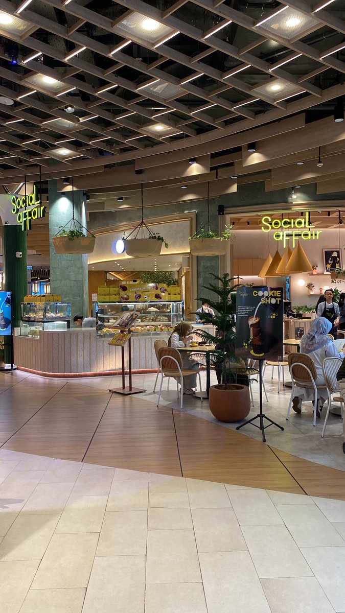 ctr30's tweet photo. Oh ini namanya mall (re: 2 bulan gak ke mall) https://t.co/YlOEYtlPPE