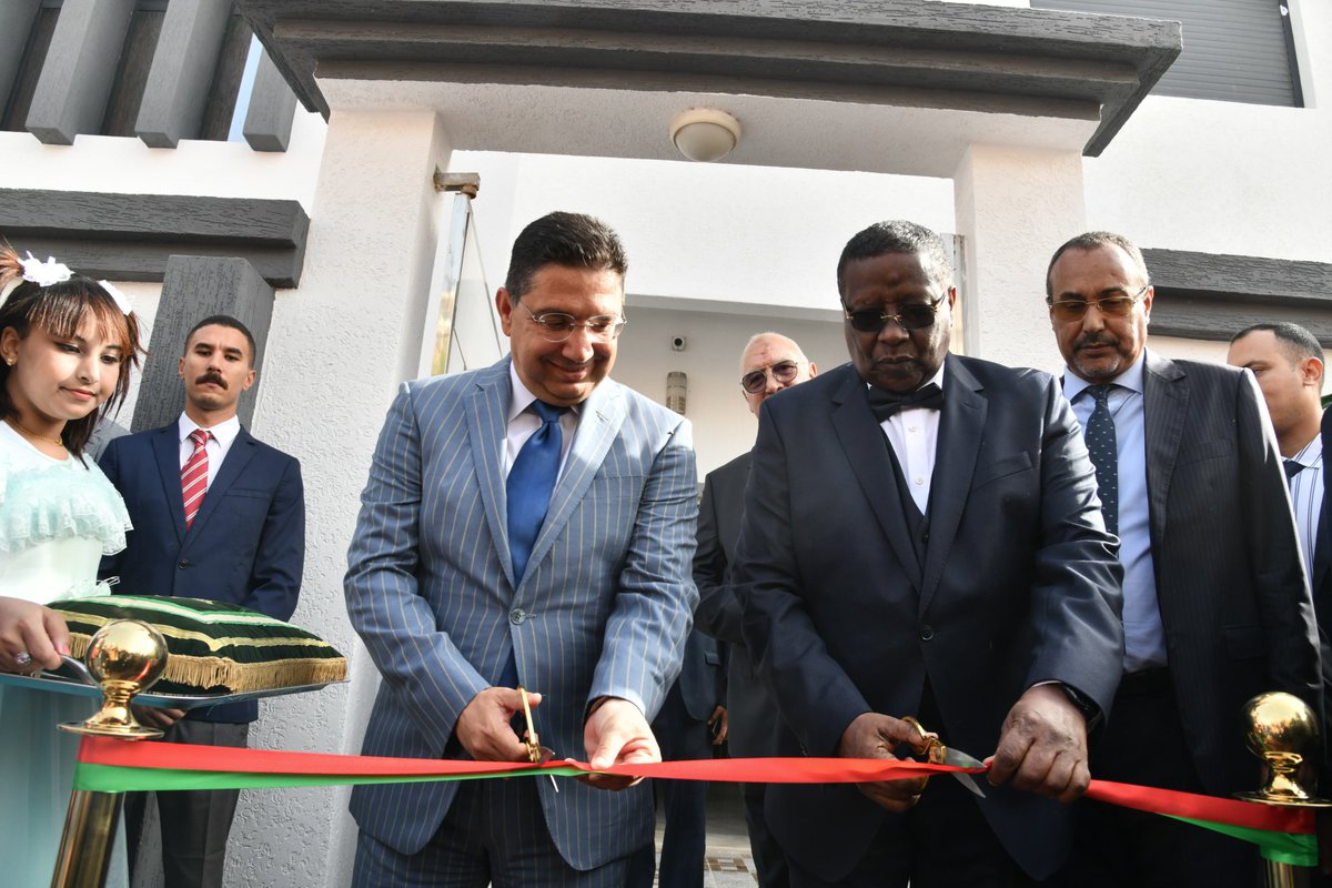MarocDiplo_AR's tweet photo. 🇹🇩-🇲🇦| أشرف السيد ناصر بوريطة ووزير الدولة وزير الشؤون الخارجية والتكامل الإفريقي والتعاون الدولي والتشاديين في الخارج، الناطق الرسمي باسم الحكومة في جمهورية تشاد، السيد عبد الرحمن غلام الله، اليوم بالداخلة، على تدشين القنصلية العامة لجمهورية التشاد. https://t.co/hdMVuvdh8O