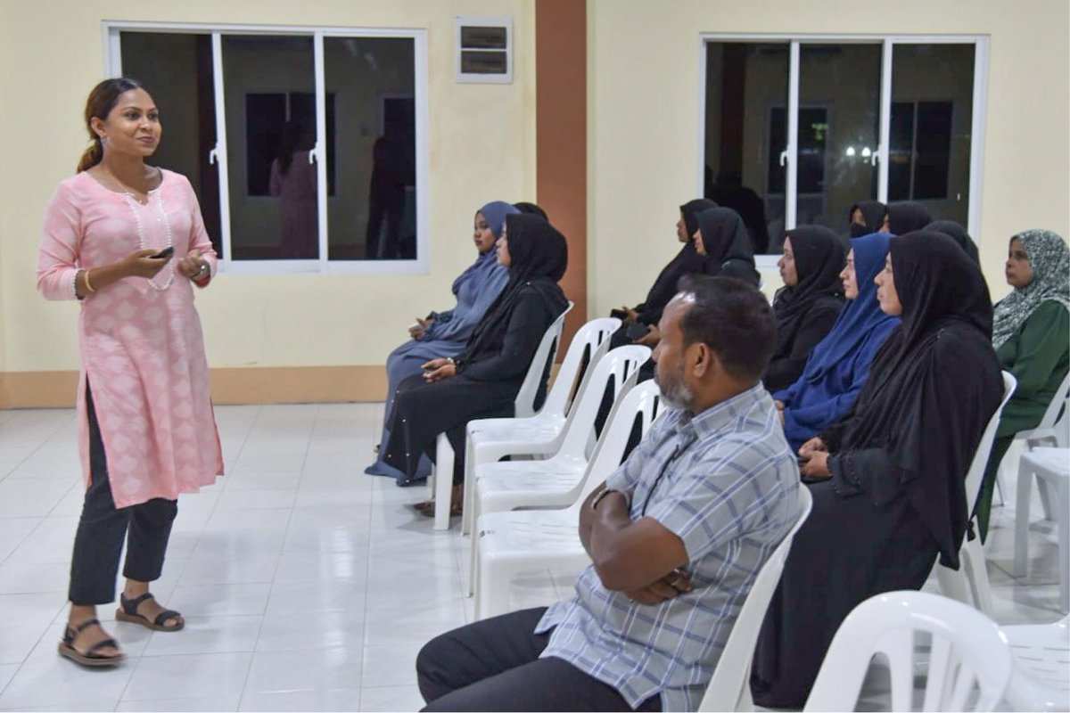 hrcmv's tweet image. ށ. އަތޮޅު ކައުންސިލްއިން އިންތިޒާމްކޮށްގެން ކޮމިޝަންގެ ފަރާތުން ށ. ފޯކައިދޫގައި ގެވެށި އަނިޔާ ހުއްޓުވުމާއި ގުޅޭގޮތުންނާއި ޖިންސީ ފުރައްސާރަ ކުރުމާއި ގޯނާ ކުރުން ހުއްޓުވުމާ ގުޅޭގޮތުން އާންމުން ހޭލުންތެރިކުރުމަށް ނަގައިދިން ސެޝަންތަކުގެ ތެރެއިން
#HumanRights #RightsAwareness