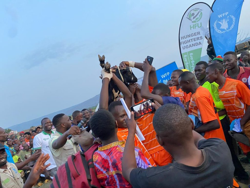 HungerFightersU's tweet photo. The event was wrapped up by a football match between youths of Ruchinga Utd FC (from host community ) &amp; (Juru Utd FC from Refugee Community).

Both teams went away with awards and 
Youths committed to fully participating in Self Reliance Model (SRM) Interventions. https://t.co/8mL6khFlD9