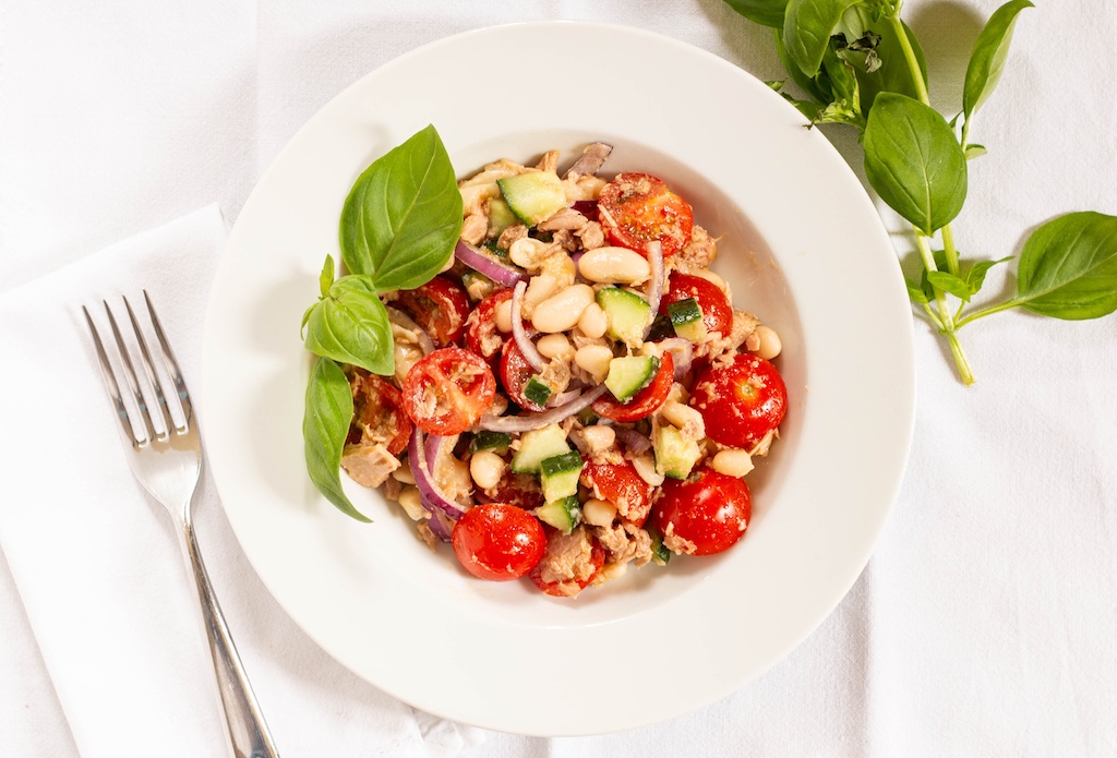 ** Insalata Stanley Tucci ** From the garden of the actor/gastronome Stanley Tucci comes this simple salad with Tuscan overtones: noseychef.com/2024/08/14/ins… @stanleytucci #italianfood #italian #food #recipe #instafood #foodporn #summerfood #salads #salad