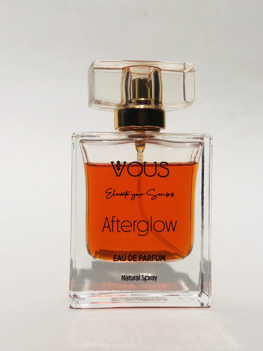 Vousbathandbody's tweet photo. Spritz a little magic, and let your scent tell the story. 🌸 #CharmingNotes #EverydayElegance #ScentMagic #PerfumeEssentials #FragranceForAll https://t.co/UQXwnwvOww