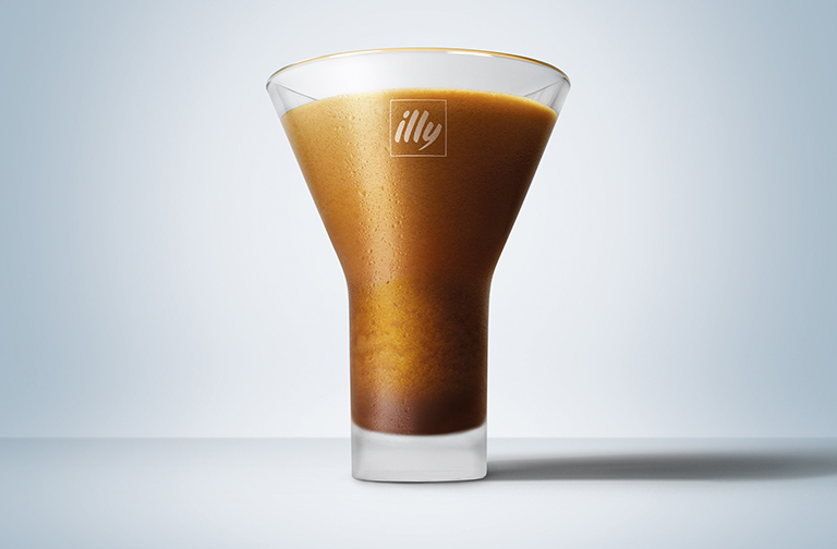 juanluisrecio's tweet photo. En verano, es la época ideal para explorar otras formas de tomar #café, en frío, #cócteles o versiones Cold Brew. Vamos a ello con Alexander Krneta, barista formador de la Universidad del Café de @illycaffe nos ofrece tres propuestas: https://t.co/vtGPer1T9g #illycaffe https://t.co/Lx0xkHVQp6