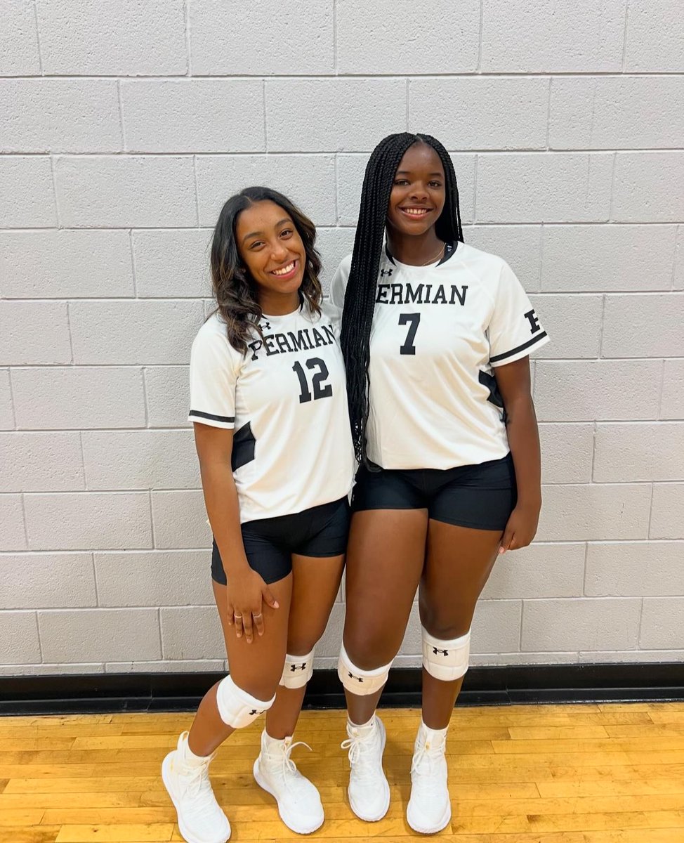 VP1TrueAnderson's tweet image. First game of my daughter’s Freshman year are in the books!  I am believing for a ‘big year’ for these young ladies! Let’s get after it! 🖤🤍🐾 #volleyballmom #7MB #ilovetoseeit #westtexaskid